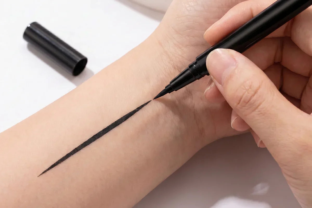 Waterproof & Smudge-Proof Liquid Eyeliner